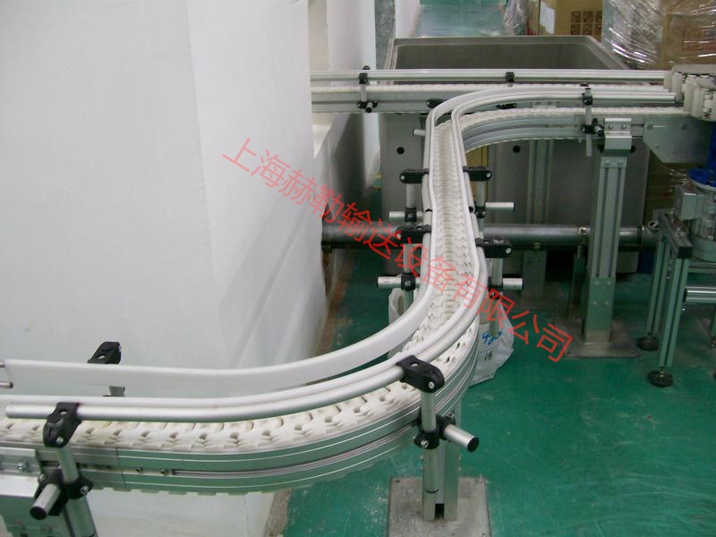 上海赫勒輸送設備有限公司專業制造柔性輸送線和柔性輸送系統的企業，我們從歐洲引進的柔性輸送系統可廣泛的應用于食品，飲料，卷煙，啤酒，礦泉水，紙箱，卷筒紙，軸承加工，齒輪加工，汽車零部件生產，醫藥制藥，電子元件裝配線，包裝線等行業。該輸送系統的大特點在于使用簡單的機械傳送與少的電器控制結合的輸送方案來滿足我們的用戶的生產要求。在提供完整的輸送線與各類零配件的同時還將提供好的技術支持和培訓。通常我們會按照用戶的實際生產要求免費設計一至二套輸送線的方案圖，終使用戶得到一個節省空間，少成本的佳解決方案。因此，我們希望我們的柔性輸送系統能成為你們的佳選擇。