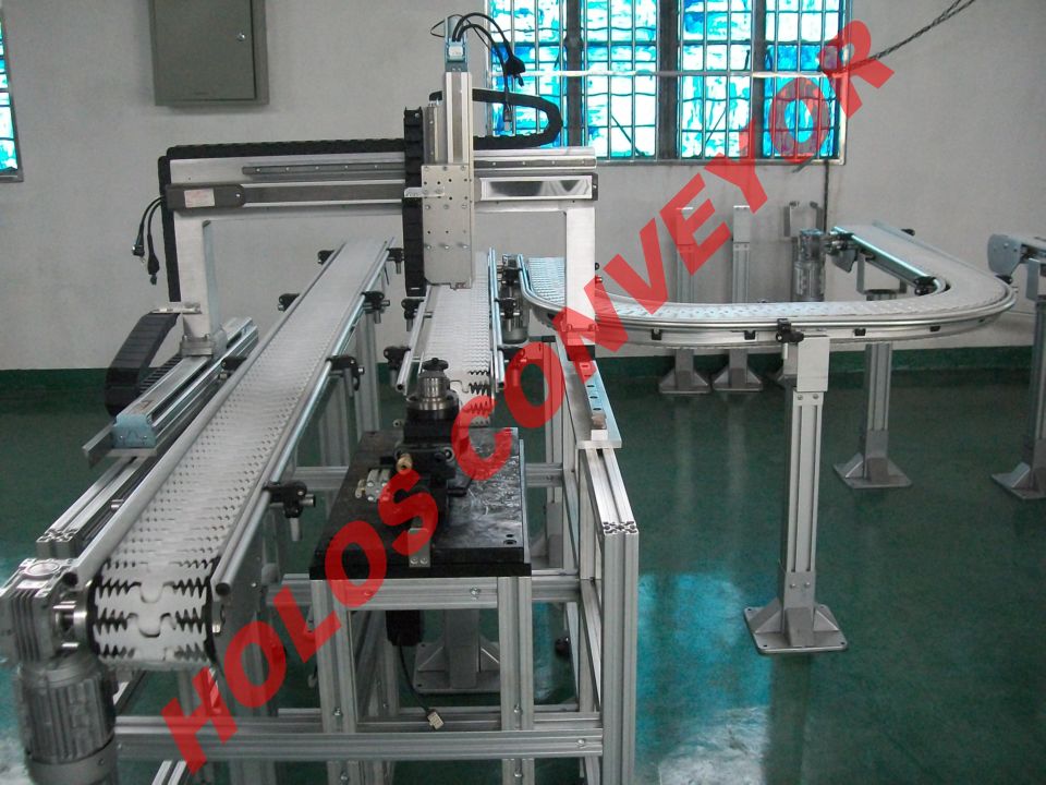 上海赫勒輸送設備有限公司專業(yè)制造柔性輸送線和柔性輸送系統(tǒng)的企業(yè)，我們從歐洲引進的柔性輸送系統(tǒng)可廣泛的應用于食品，飲料，卷煙，啤酒，礦泉水，紙箱，卷筒紙，軸承加工，齒輪加工，汽車零部件生產(chǎn)，醫(yī)藥制藥，電子元件裝配線，包裝線等行業(yè)。